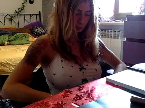 Snapshot of piccolaflo chatting on May 2026 10:45:01 AM piccolaflo online show from May 2026 10:45:01 AM