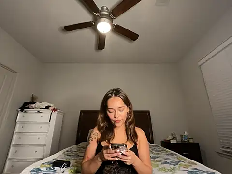 Snapshot of eurydicee chatting on September 2025 02:44:02 AM eurydicee online show from September 2025 02:44:02 AM