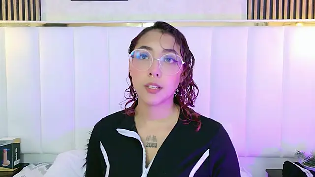 Olivejoness online show from October 2025 12:42:02 AM