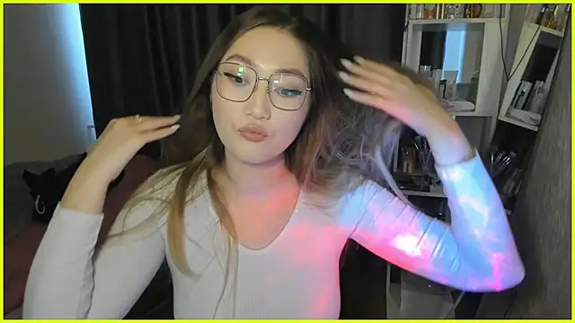 lyra x online show from October 2025 05:00:02 AM