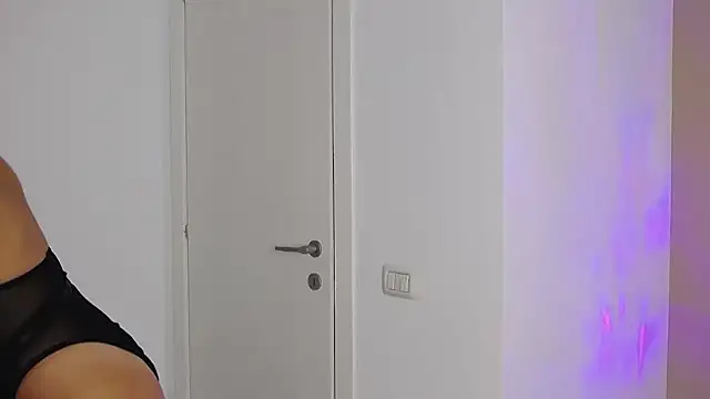 Emily Sheen online show from October 2025 06:02:02 AM