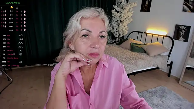 LiliaMoons online show from September 2025 11:21:01 AM