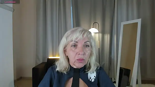 LiliaMoons online show from September 2025 11:14:01 AM