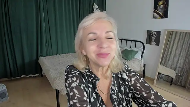 LiliaMoons online show from November 2025 09:02:02 AM