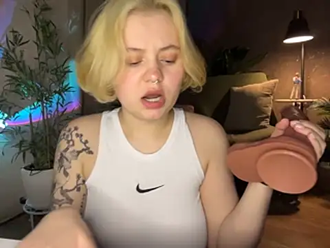 MoonIvy  online show from March 2026 06:24:01 PM