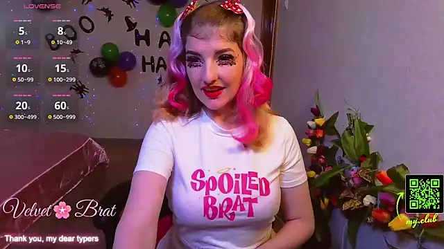 QueenInSilence online show from November 2025 09:17:02 PM