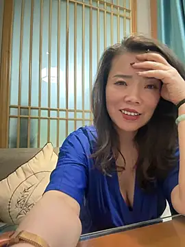 Snapshot of anna_yngs chatting on April 2026 08:17:01 AM anna yngs online show from April 2026 08:17:01 AM