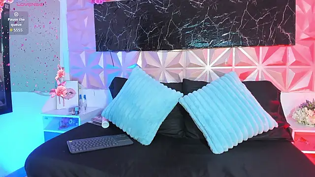 Scarlet fx online show from February 2026 12:54:01 PM