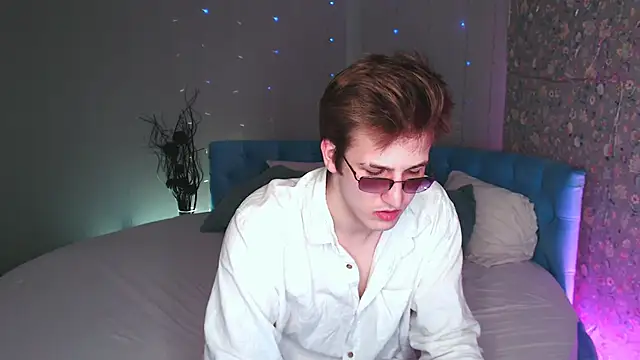 Snapshot of KiskaKurt chatting on September 2025 09:16:02 PM KiskaKurt online show from September 2025 09:16:02 PM