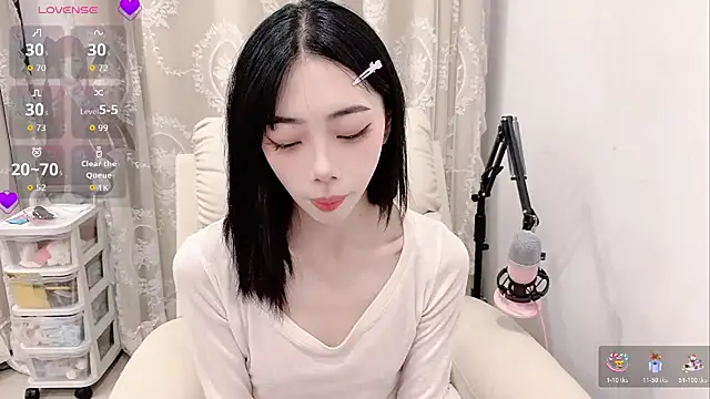 Snapshot of tuantuanle chatting on June 2026 03:27:01 PM tuantuanle online show from June 2026 03:27:01 PM