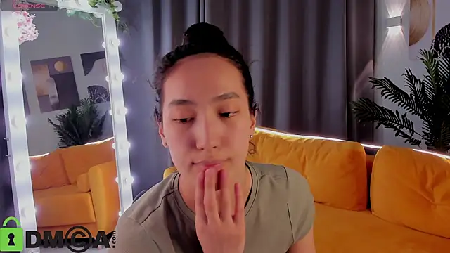 FlirtyAura online show from April 2026 01:41:01 PM