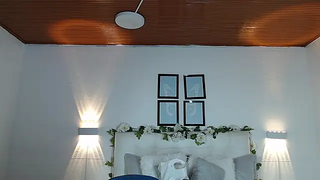 Snapshot of Megan_05_ chatting on October 2025 07:00:01 PM Megan 05 online show from October 2025 07:00:01 PM