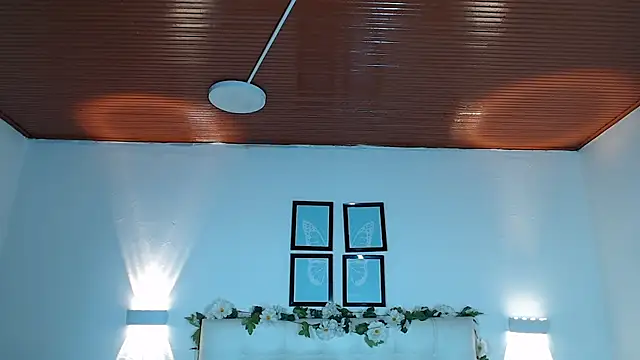 Snapshot of Megan_05_ chatting on October 2025 07:01:01 PM Megan 05 online show from October 2025 07:01:01 PM