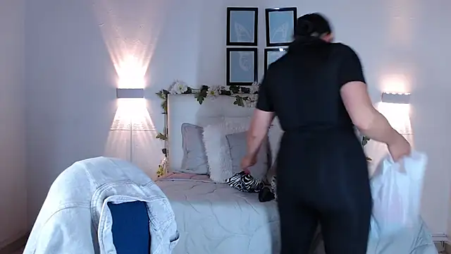 Snapshot of Megan_05_ chatting on October 2025 07:03:01 PM Megan 05 online show from October 2025 07:03:01 PM