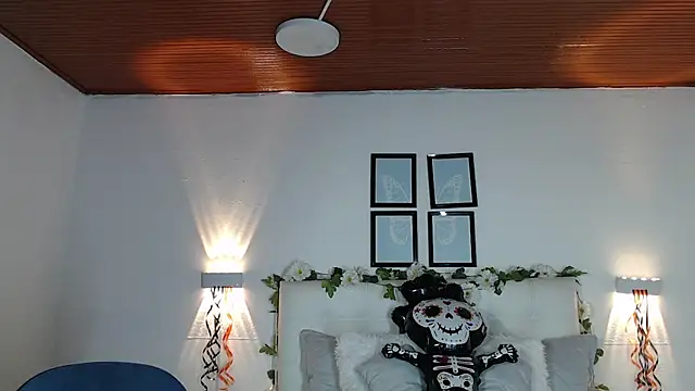 Snapshot of Megan_05_ chatting on November 2025 07:35:01 PM Megan 05 online show from November 2025 07:35:01 PM