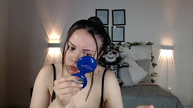 Snapshot of Megan_05_ chatting on November 2025 06:37:02 PM Megan 05 online show from November 2025 06:37:02 PM