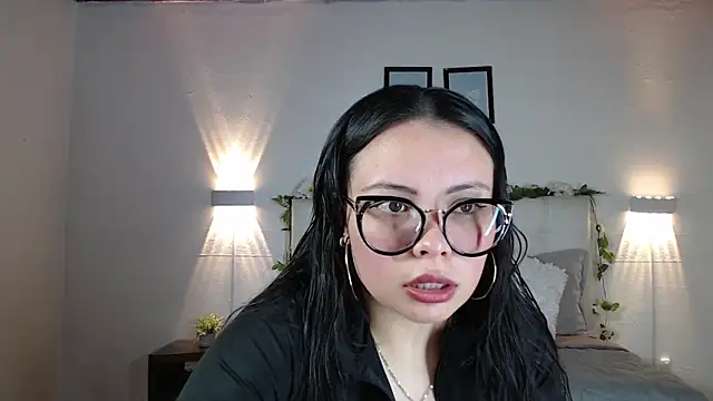 Snapshot of Megan_05_ chatting on November 2025 05:28:02 PM Megan 05 online show from November 2025 05:28:02 PM