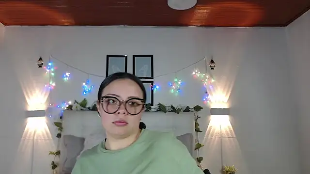 Snapshot of Megan_05_ chatting on February 2026 05:31:01 PM Megan 05 online show from February 2026 05:31:01 PM