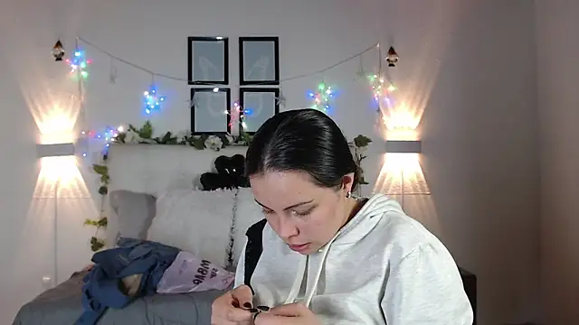 Megan 05  online show from March 2026 06:57:01 PM