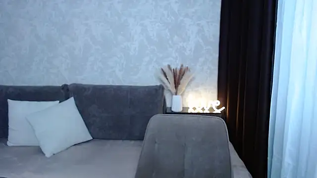 Snapshot of IrisJones chatting on September 2025 09:02:01 AM IrisJones online show from September 2025 09:02:01 AM