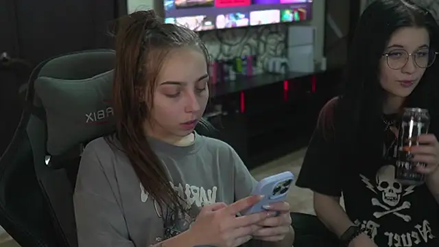 Snapshot of lis_silver chatting on October 2025 03:35:02 PM lis silver online show from October 2025 03:35:02 PM