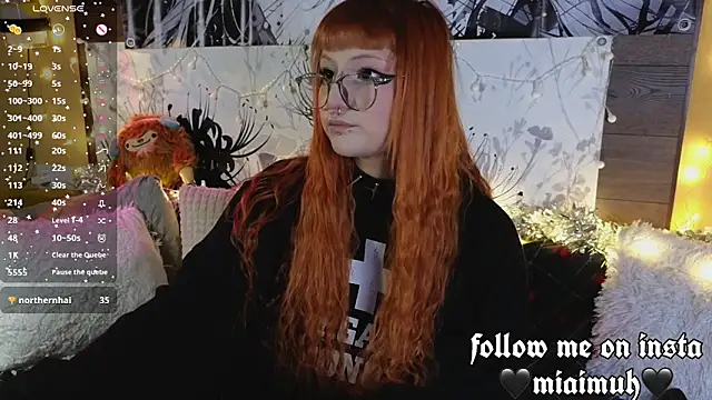 mia  yui online show from December 2025 09:44:01 PM