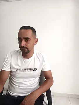 stivenlujan69 online show from April 2026 06:56:02 PM