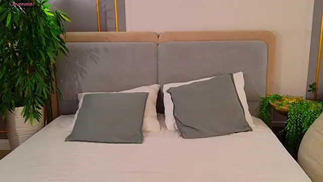 AdoraCortes online show from April 2026 05:08:02 AM