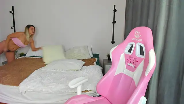 Marie Ellie online show from October 2025 02:01:02 AM