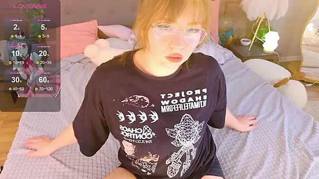 Snapshot of Moon__Bunny chatting on June 2026 03:28:01 PM Moon Bunny online show from June 2026 03:28:01 PM