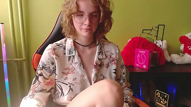 Snapshot of juicyPenny chatting on June 2026 06:27:01 AM juicyPenny online show from June 2026 06:27:01 AM