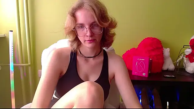 Snapshot of juicyPenny chatting on June 2026 06:51:01 AM juicyPenny online show from June 2026 06:51:01 AM