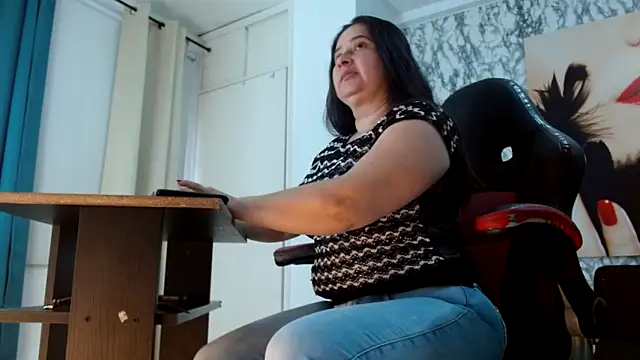 Snapshot of mariani_smith chatting on October 2025 12:19:01 PM mariani smith online show from October 2025 12:19:01 PM