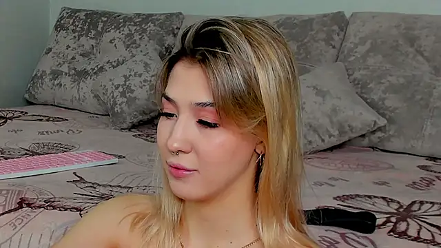 Snapshot of Bella_svon chatting on December 2025 04:25:01 PM Bella svon online show from December 2025 04:25:01 PM