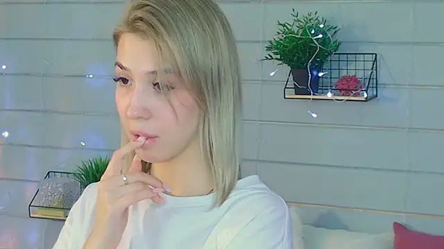 Snapshot of Bella_svon chatting on May 2026 03:30:02 PM Bella svon online show from May 2026 03:30:02 PM