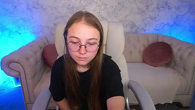 ArrinaWairr online show from September 2025 08:25:01 AM