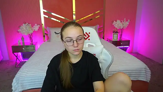 ArrinaWairr online show from October 2025 07:50:01 AM