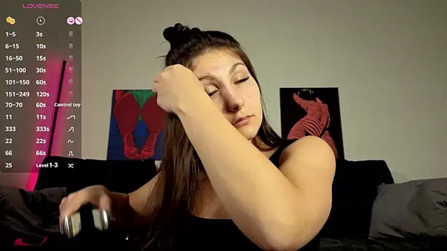 TrixiBell online show from October 2025 04:07:01 AM