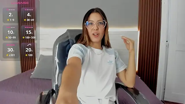 Snapshot of Emmy_Meadows chatting on September 2025 07:05:01 PM Emmy Meadows online show from September 2025 07:05:01 PM