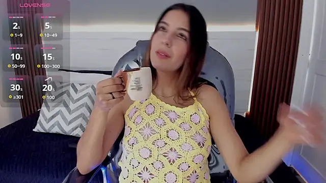 Snapshot of Emmy_Meadows chatting on October 2025 07:21:01 PM Emmy Meadows online show from October 2025 07:21:01 PM