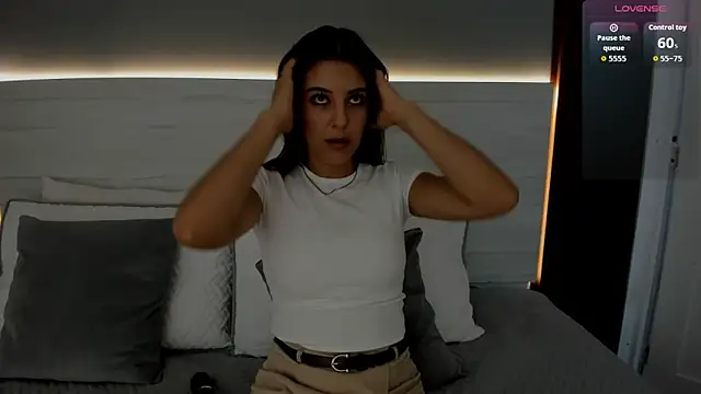 Snapshot of Emmy_Meadows chatting on October 2025 07:23:02 PM Emmy Meadows online show from October 2025 07:23:02 PM