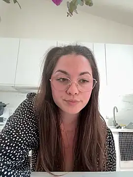 Snapshot of liloush__ chatting on April 2026 01:47:02 PM liloush online show from April 2026 01:47:02 PM