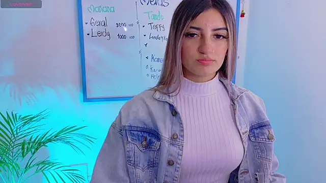 Snapshot of _aitana_001 chatting on June 2026 08:10:02 PM aitana 001 online show from June 2026 08:10:02 PM