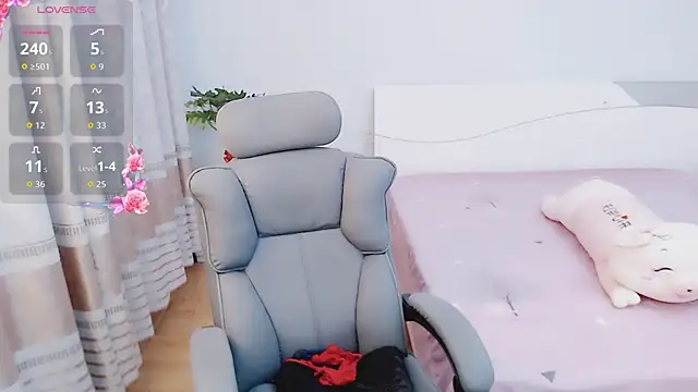 yaoyao-baby520 online show from November 2025 02:06:02 PM