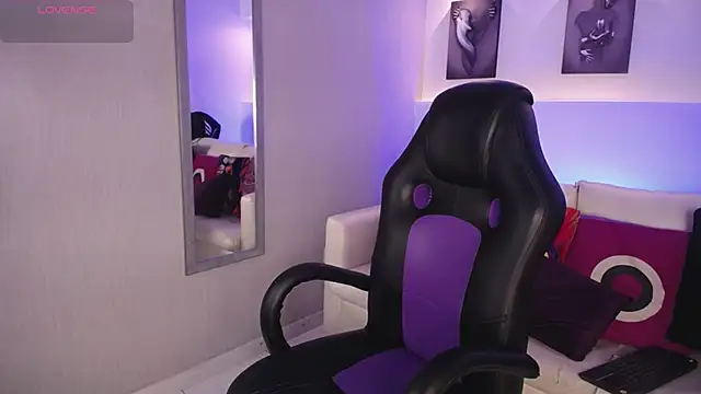 AdrianRinaldi online show from September 2025 09:04:02 PM