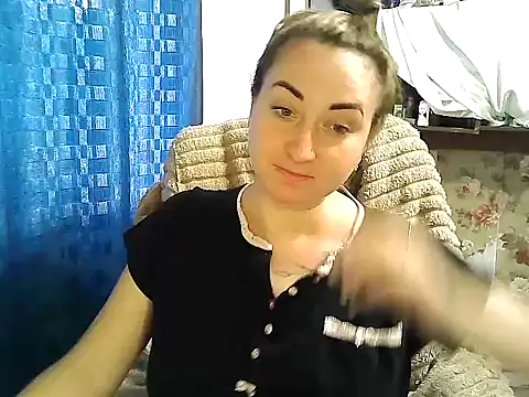 Snapshot of FlySunny4 chatting on September 2025 12:07:01 PM FlySunny4 online show from September 2025 12:07:01 PM