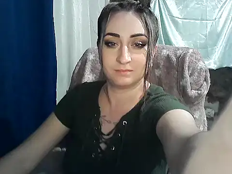 Snapshot of FlySunny4 chatting on October 2025 06:38:02 PM FlySunny4 online show from October 2025 06:38:02 PM