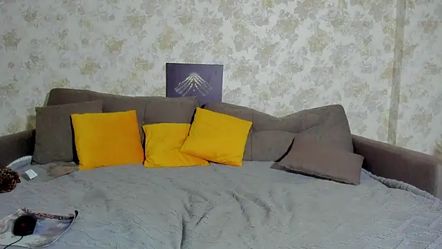 Julia Giulia online show from March 2026 12:13:01 PM