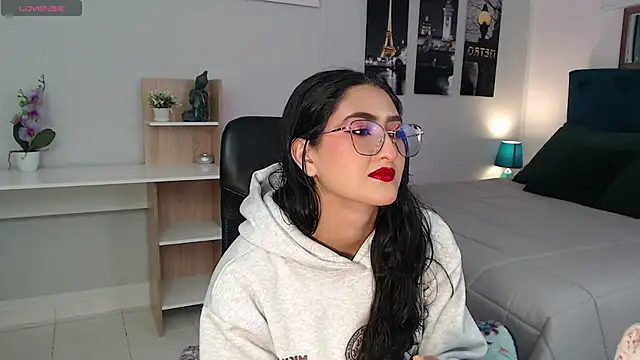 Snapshot of madame_lottie chatting on September 2025 12:37:01 PM madame lottie online show from September 2025 12:37:01 PM