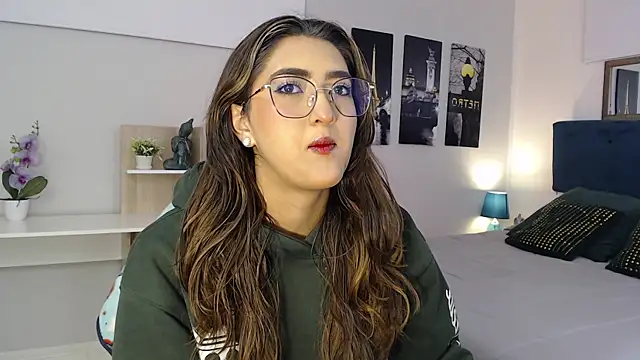 Snapshot of madame_lottie chatting on October 2025 12:28:02 PM madame lottie online show from October 2025 12:28:02 PM